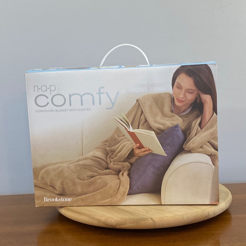 Brookstone NAP Comfy Beige Ultra Plush Oversized Blanket Sleeves One Size Soft‎
